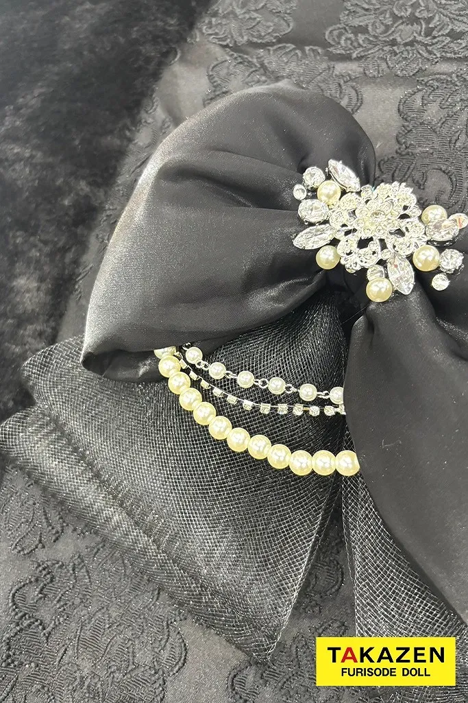 ヘップバーンシュシュ　黒　ファー/ジャガード生地　リボン・キラキラパーツ付き　ふわふわ振袖　人とかぶらない　かわいい　セレブ振袖ネットレンタル　伊藤桃々　26014