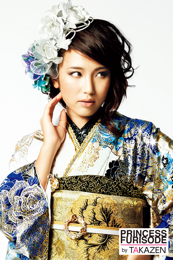 モード　　白/ブルー(青)/金　薔薇柄　派手　かっこいい振袖ネットレンタル　(門りょう様着用)　#F0084