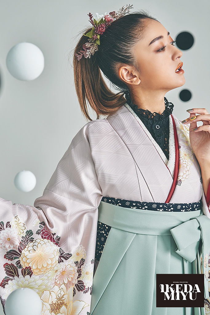 池田美優(みちょぱ)着用袴ネットレンタル　くすみカラーエレガント　薄紫　和柄　大人っぽい　綺麗　レース襟　ブーツスタイル　R25024