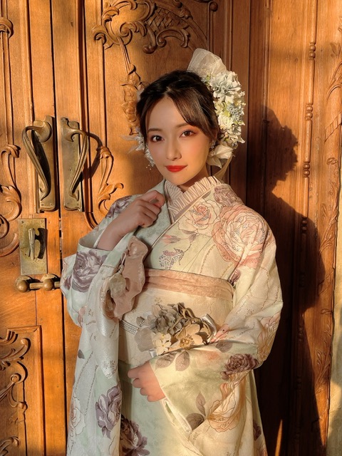 村瀬紗英　振袖　可愛い　淡い　くすみカラー　成人式