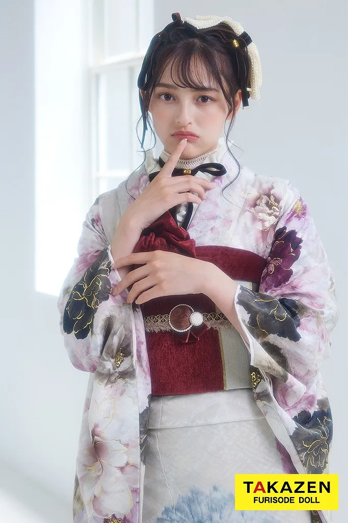 中村里砂　振袖　モデル　可愛い　淡い色　くすみカラー