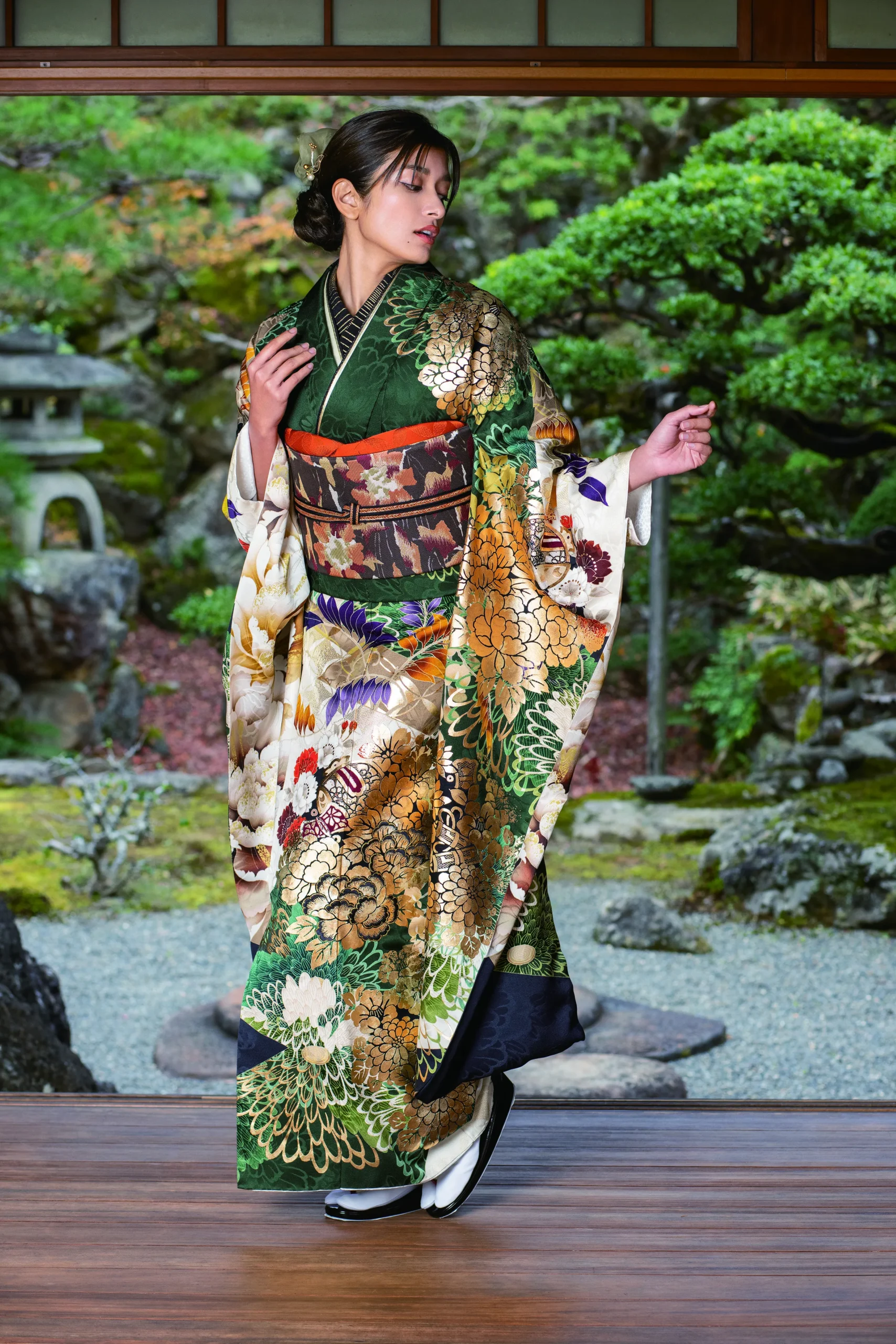 ローラ振袖　成人式　カラフル