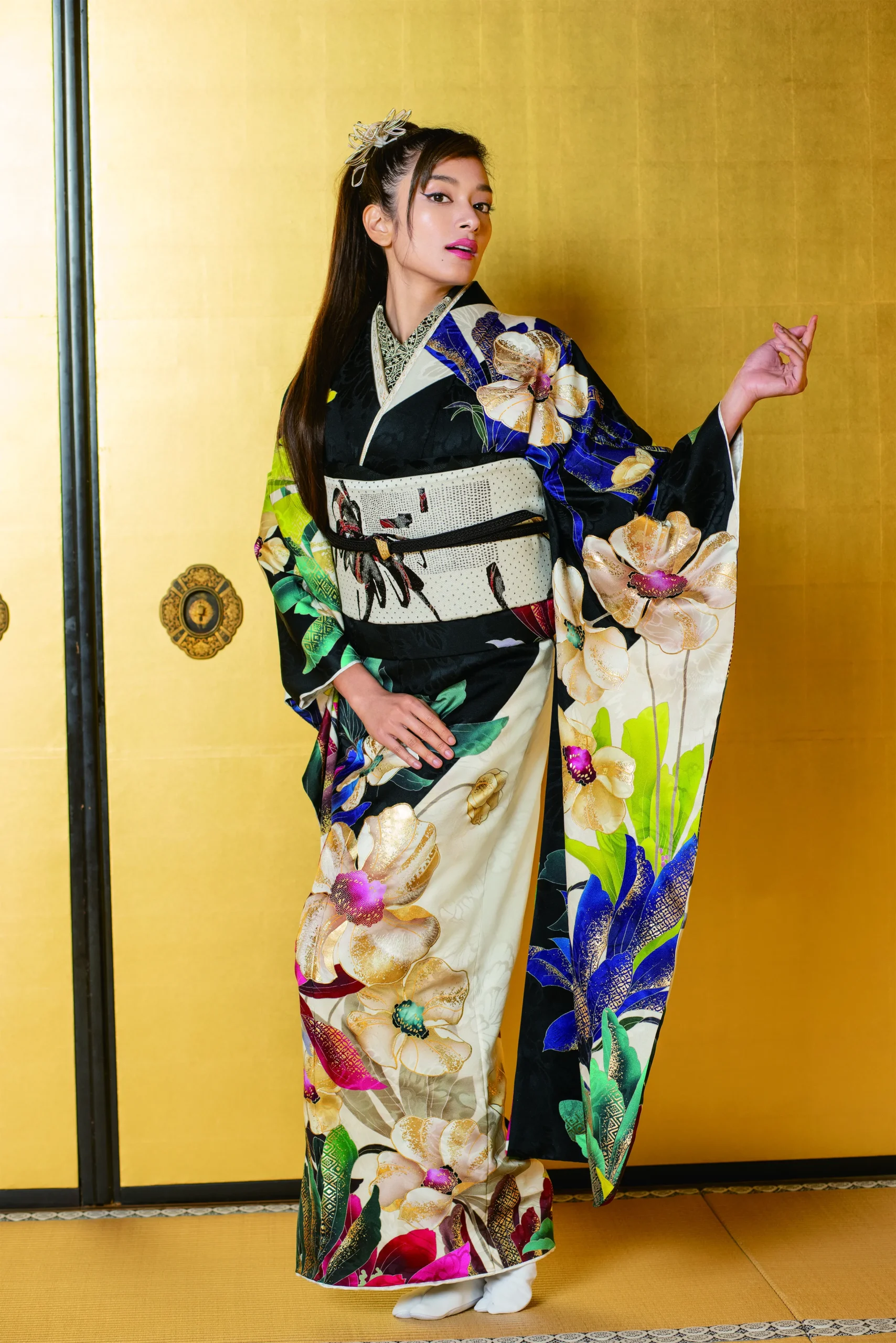 ローラ振袖　成人式　カラフル