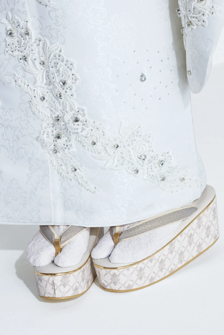 成人式振袖ネットレンタル　ブラックレーベル　キラキラ　真っ白振袖