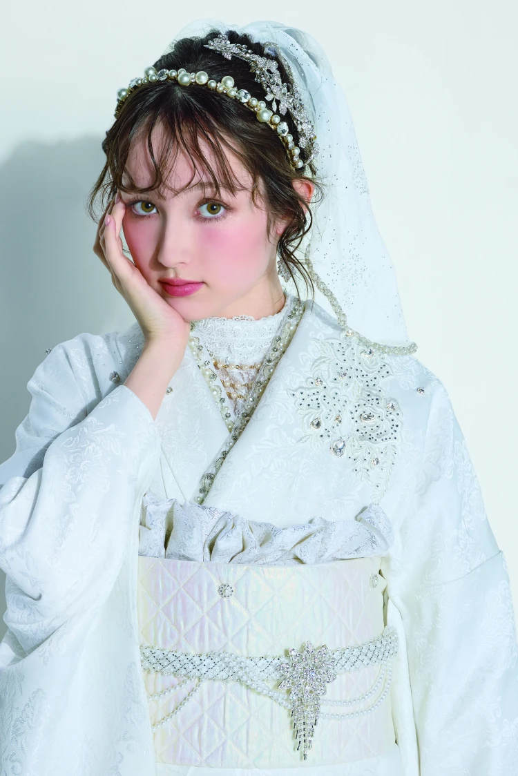 成人式振袖ネットレンタル　ブラックレーベル　キラキラ　真っ白振袖