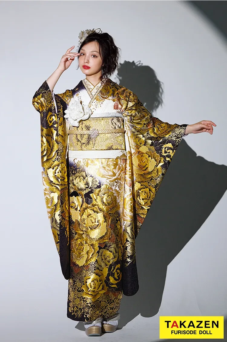 キラキラ好きにおすすめの黒ゴールドの振袖