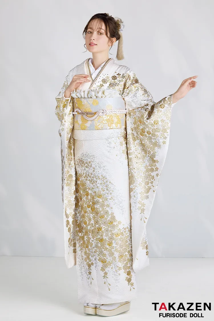 清楚な白金の古典の振袖