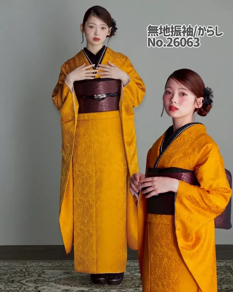 からし色の無地振袖コーデ　シンプルな着物