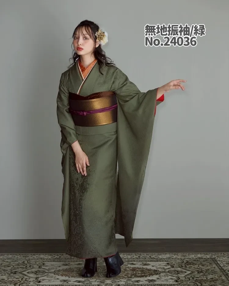 緑色の無地振袖コーデ　シンプルな着物