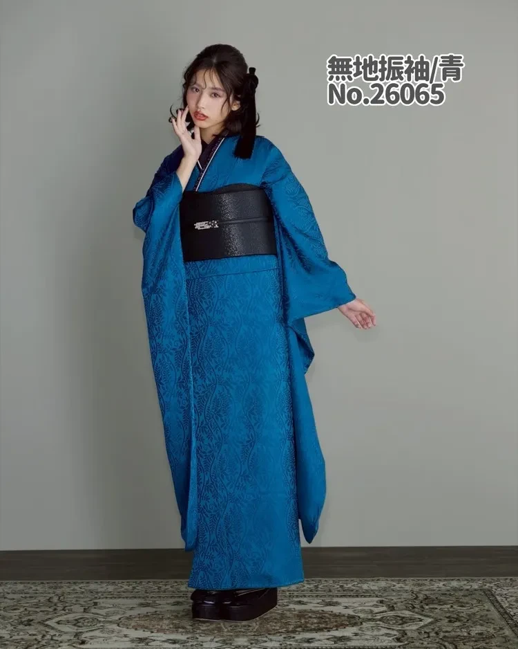 青色の無地振袖コーデ　シンプルな着物