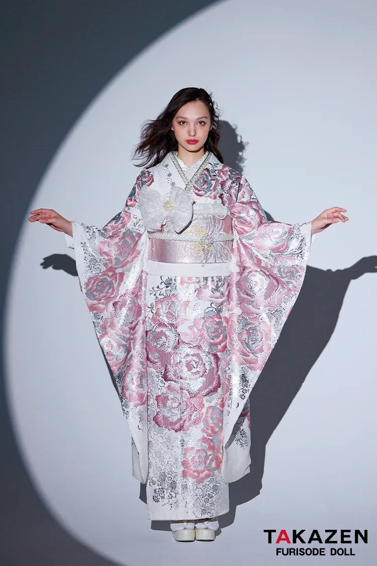 ピンクのキラキラスワロフスキー付き振袖