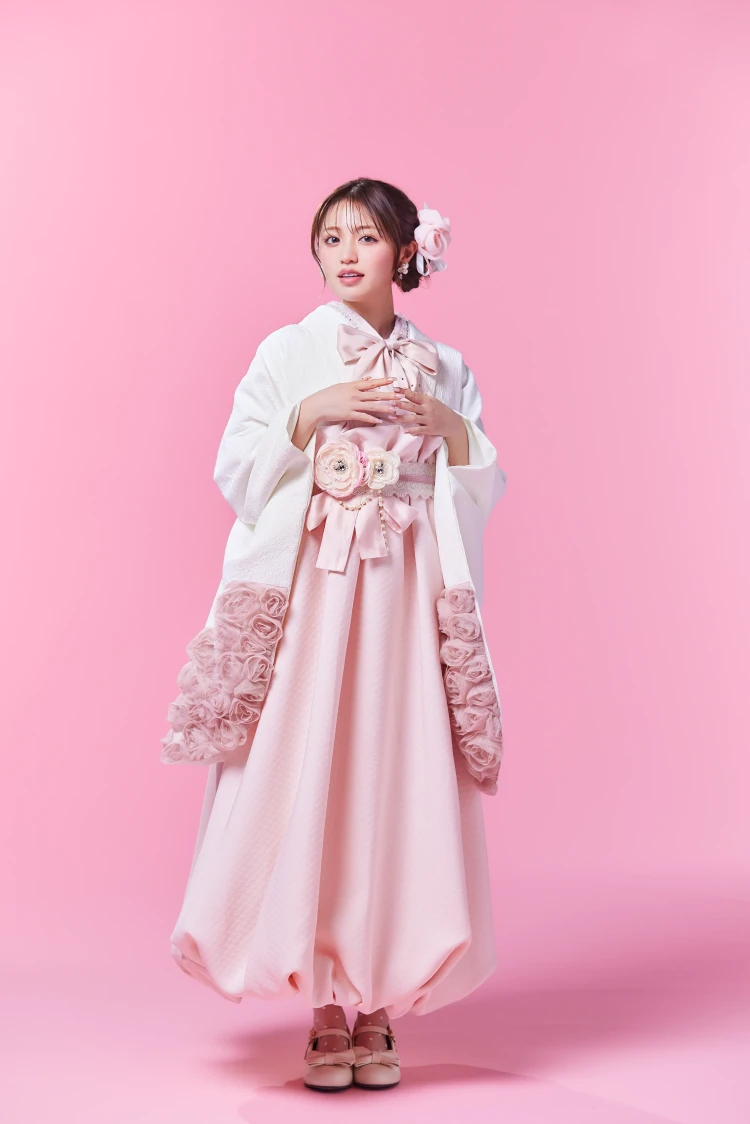 かわいいピンク色の新作ドレス袴