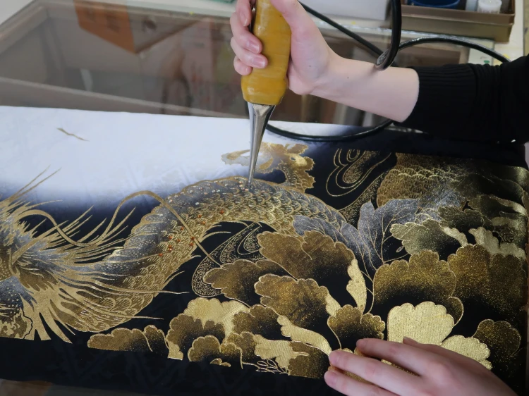 関芳の金彩加工
